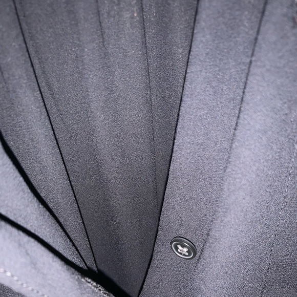 Ann Taylor Mixed Media Pleat front long sleeve black blouse- has pockets XS - Picture 6 of 7